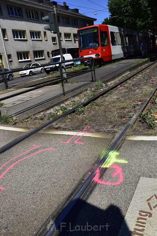 VU Roller KVB Bahn Koeln Luxemburgerstr Neuenhoefer Allee P156.JPG - Miklos Laubert